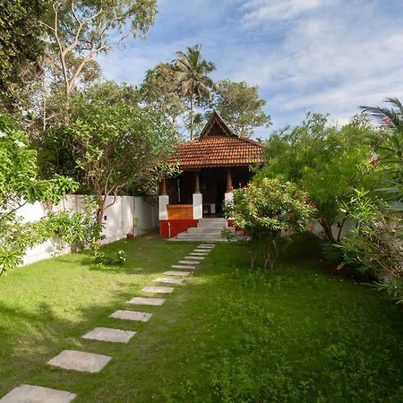 Deshadan'S Tarangi Beach Villas,Marari 马拉利库兰 外观 照片
