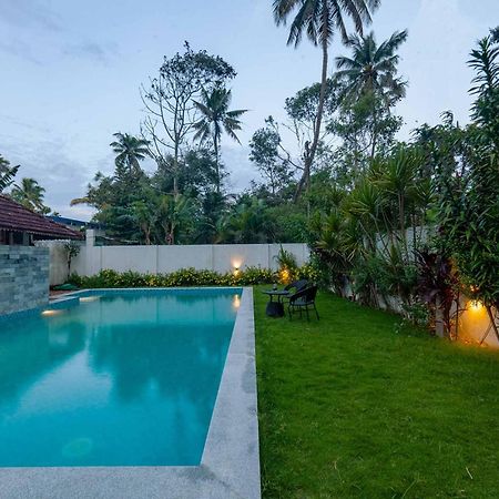 Deshadan'S Tarangi Beach Villas,Marari 马拉利库兰 外观 照片
