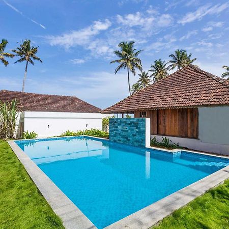 Deshadan'S Tarangi Beach Villas,Marari 马拉利库兰 外观 照片
