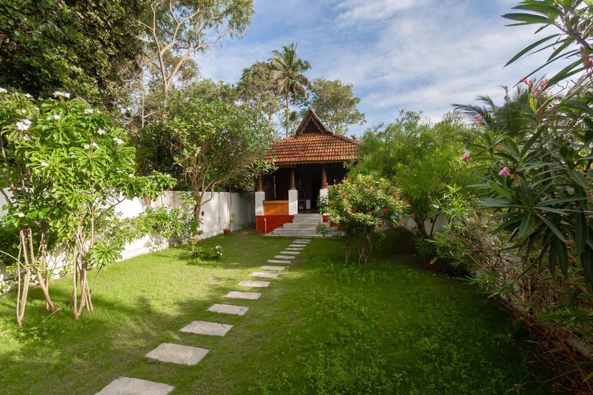 Deshadan'S Tarangi Beach Villas,Marari 马拉利库兰 外观 照片