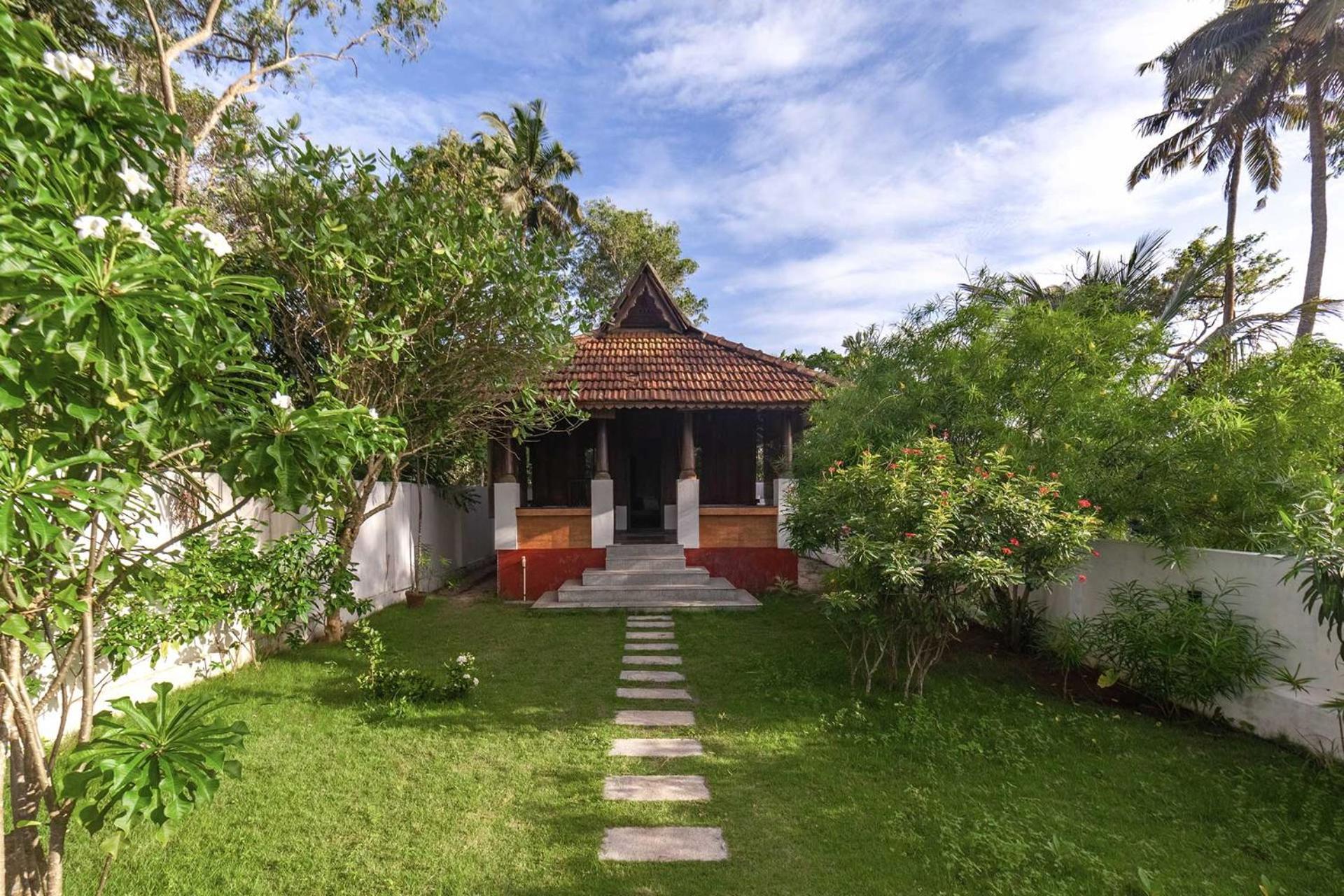 Deshadan'S Tarangi Beach Villas,Marari 马拉利库兰 外观 照片